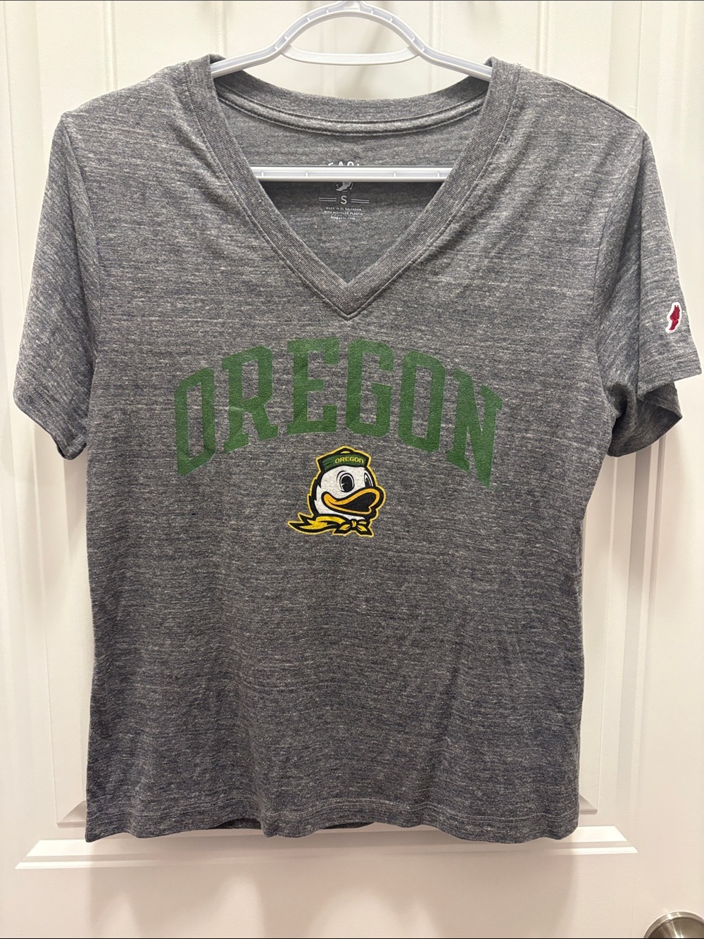 League 91 Oregon Ducks Women’s V Neck T Shirt Gray Small NWOT